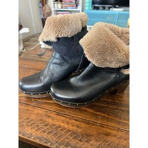 UGG Lynnea Leather Shearling Lined Suede Black Boots Clog Heel 10
